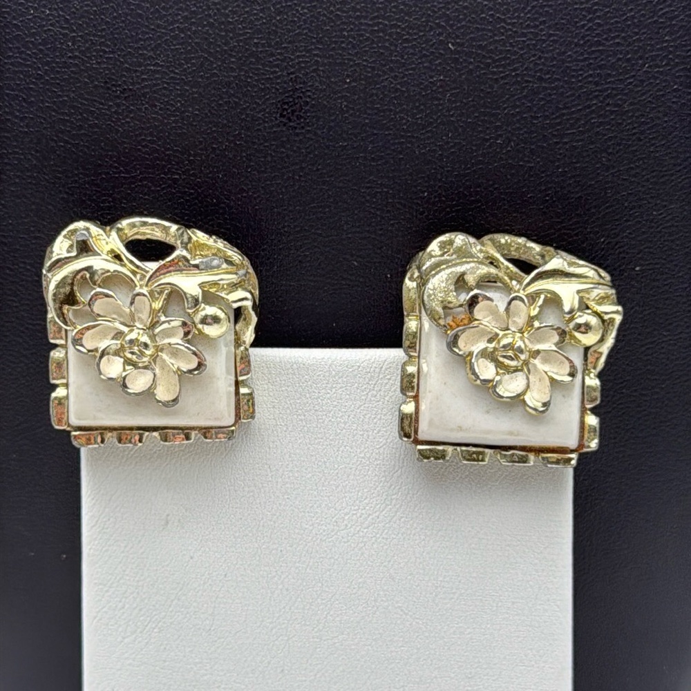 Vintage statement art deco oversized white gold tone flower clip on earrings
